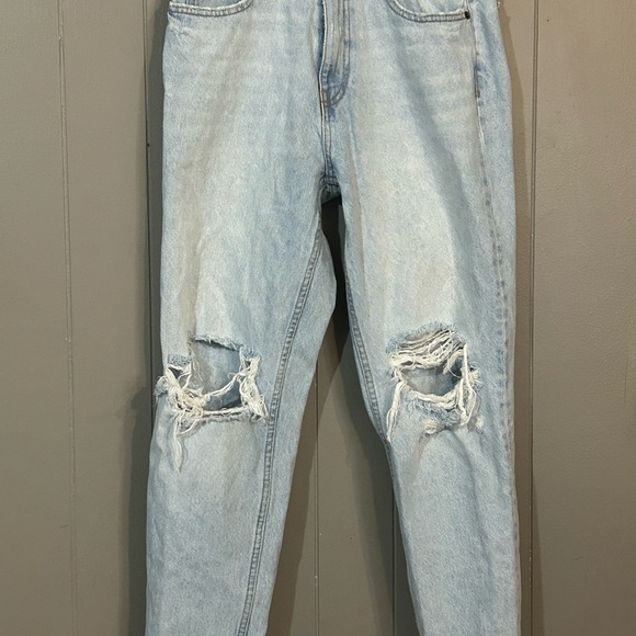 ZARA Light Wash Denim Jeans distressed - Picture 4 of 5